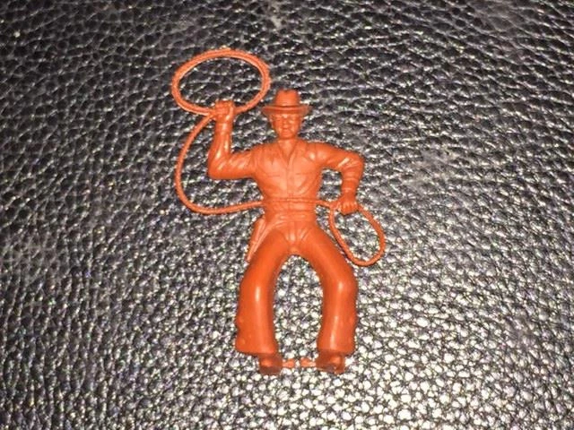 Vaquero montado en MPC con Laso.  Escala 54mm años 60-70. Plástico marrón Foto 1 de 1