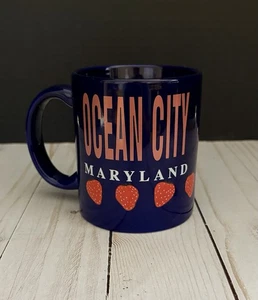 Ocean City, MD The Bayside Skillet Souvenir Becher dunkelblau mit Erdbeerrand - Bild 1 von 6