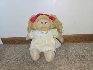 Coleco Cabbage Patch Kid Yellow Wheat Blonde Ponytails Pacifier Girl Doll Rare - Picture 1 of 17