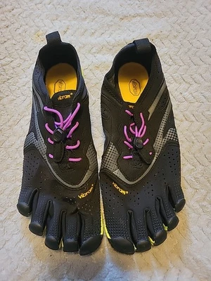 Tênis de corrida Vibram FiveFingers V-Run preto amarelo 16W3105 feminino 9-9.5  - Imagem 1 de 4