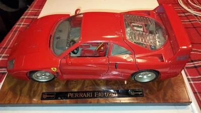 Ferrari F40 1987 su radica Burago  1/18 - Immagine 1 di 4