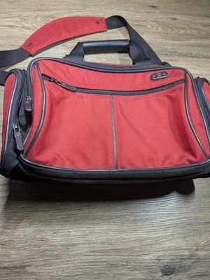 Bolsa de viaje Victorinox roja usada Foto 1 de 4
