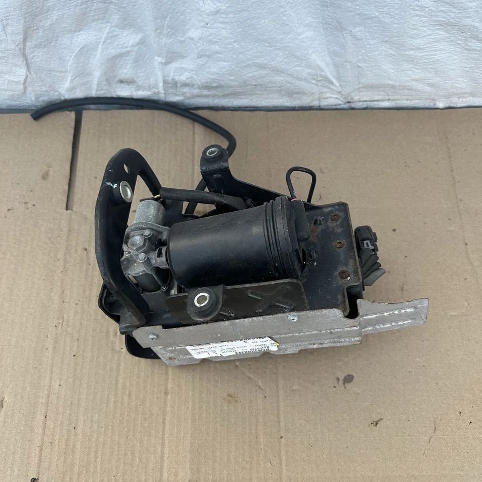 Bomba compresora de suspensión neumática trasera Cadillac XTS 2013-2019 OEM #84355910 Foto 1 de 4