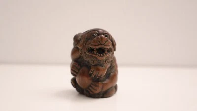 Ancien Netsuke Shishi Komainu Lion en bois signé Époque Meiji XIXe siècle - Photo 1/4