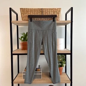 Athleta Mid-Rise Salutation Stash Pocket II Printed 7/8 Space Dye Capri Tight Le - Picture 1 of 7