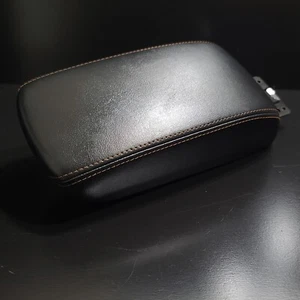 2017 - 2021 JEEP COMPASS FRONT CENTER CONSOLE ARMREST LID COVER OEM BLACK - Picture 1 of 4