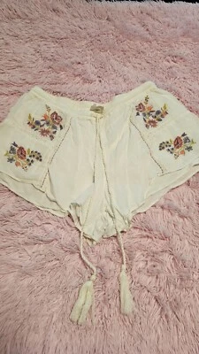 Pantalones Cortos Floreat By ANTROPOLOGIE Floral Bordado Elástico Cordón Talla Mediana Foto 1 de 4
