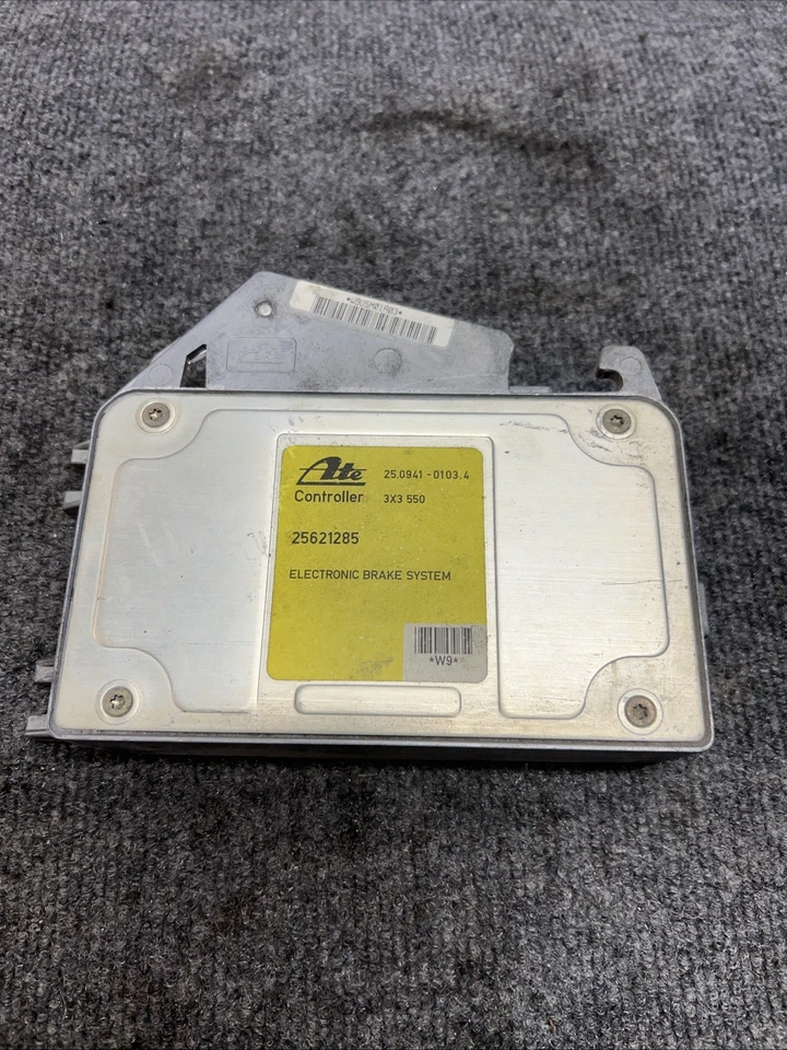 Control de frenos ABS 96-99 OEM Buick Riviera, Oldsmobile Aurora con control de tracción  Foto 1 de 4