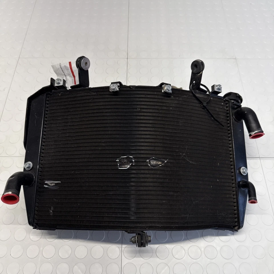 Enfriador de refrigeración del radiador Yamaha YZF R1 YZF-R1 2004-2006 2004 2005 2006 OEM USADO Foto 1 de 4