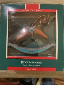 Hallmark Andenken Schaukelpferd Weihnachtsschmuck 9. Serie 1989 - NEU IM KARTON - Bild 1 von 9