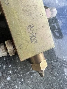 Bosch Rexroth Oil Control 08441085022000A VBSO-DE-NN Dual Counterbalance Valve - Picture 1 of 7