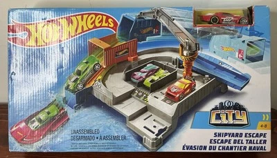 Hot Wheels City Shipyard Escape Track Set With Vehicle - New 2018 - Image 1 of 4