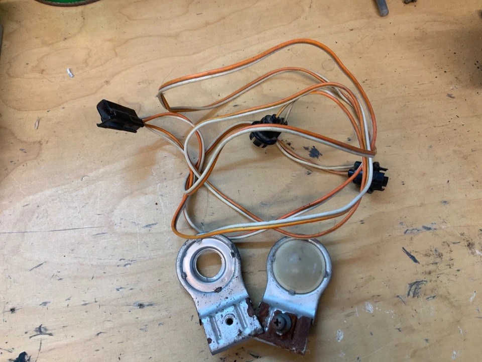 Pontiac GTO 1967 bajo tablero lámpara de cortesía luz con aire acondicionado Foto 1 de 3