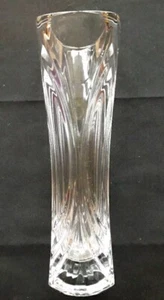 Vintage Elegant Glass Flower Vase B9 - Picture 1 of 5