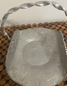 Vintage Continental Silverlook Hand Wrought Aluminum Chrysanthemum Basket # 672 - Picture 1 of 4