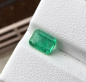 Esmeralda colombiana verde fina de 1,33 quilates con certificación AIG | ACEITE MENOR | Gema natural - Imagen 1 de 7