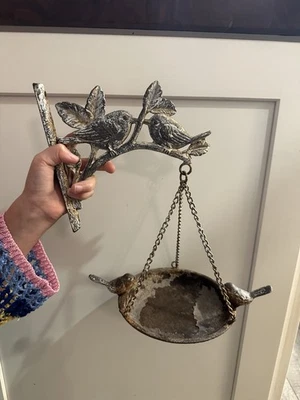 Alimentador para pájaros de hierro fundido de colección Foto 1 de 4
