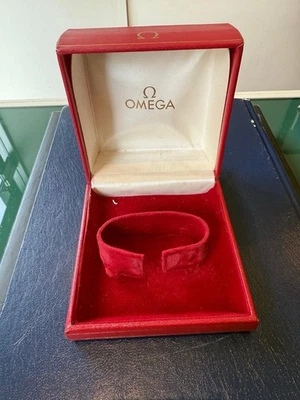 Mint Omega Vintage 1960/70s Watch Box Square Plush With Insert - Image 1 of 4