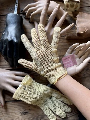 Guantes de ganchillo a mano vintage años 50 Grandoe hecho a mano red de pesca stock muerto años 60  Foto 1 de 4