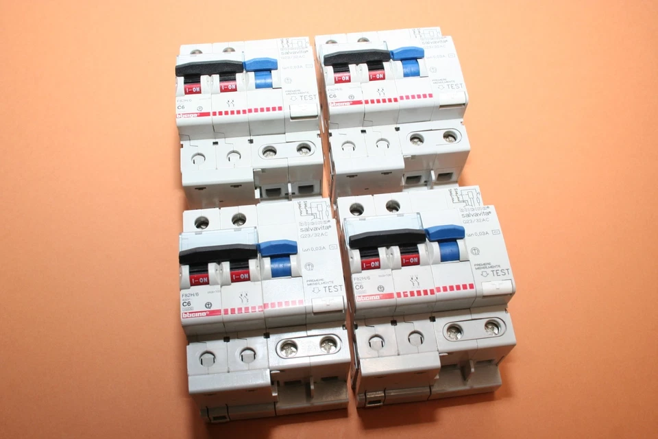 LOTTO INTERRUTTORE MAGNETOTERMICO DIFFERENZIALE bTICINO 2X6A C6 0,03A    S598-5 - Immagine 1 di 1