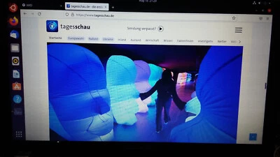 Medion Akoya Laptop  MD 98003 (E6315) mit AMD E-450 @ 1,65 GHz und HD Graphics - Bild 1 von 4