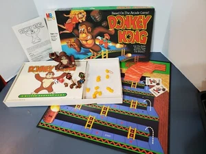 Gioco da tavolo Milton Bradley Donkey Kong 1982 - scatola aperta, completo vintage - Foto 1 di 24
