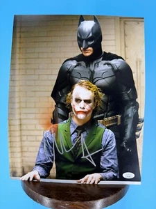 Batman Christian Bale Firmado Caballero Oscuro Heath Ledger 11 X 14 JSA Autenticado - Imagen 1 de 5