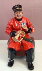 Figura Royal Doulton PAST GLORY HN 2484 Serie Años Dorados Soldado Inglaterra - Imagen 1 de 12