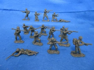 WWII U.S. combat infantry set #1 16 fig's by Classic Toy Soldiers in green,54mm - Picture 1 of 5