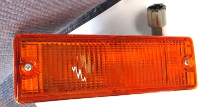 Fits a 1988-1995 Nissan Pathfinder + for 1997 Pickup E/SE/XE Right  Park Signal - Imagem 1 de 4