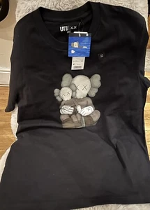 New Kaws x Uniqlo Men’s Short Sleeve T Shirt in Black Med or Large - Picture 1 of 4