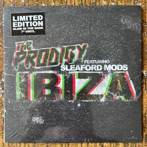 THE PRODIGY FEAT. SLEAFORD MODS - IBIZA. 2015 LTD EDITION GLOW IN DARK 7" VINYL - Picture 1 of 2