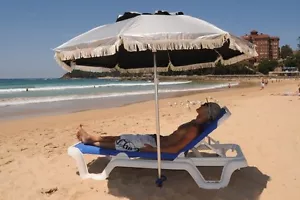 SUPER COOL Beach Umbrella: Silver bestUV top&black under,air vent plastic anchor - Picture 1 of 8
