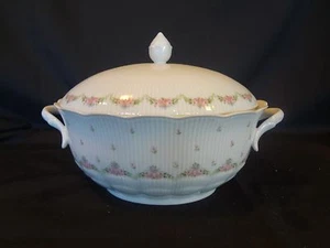 Kaiser Marseille - Oval Covered Casserole - Romantica Shape Pink Blue Flowers - Picture 1 of 8