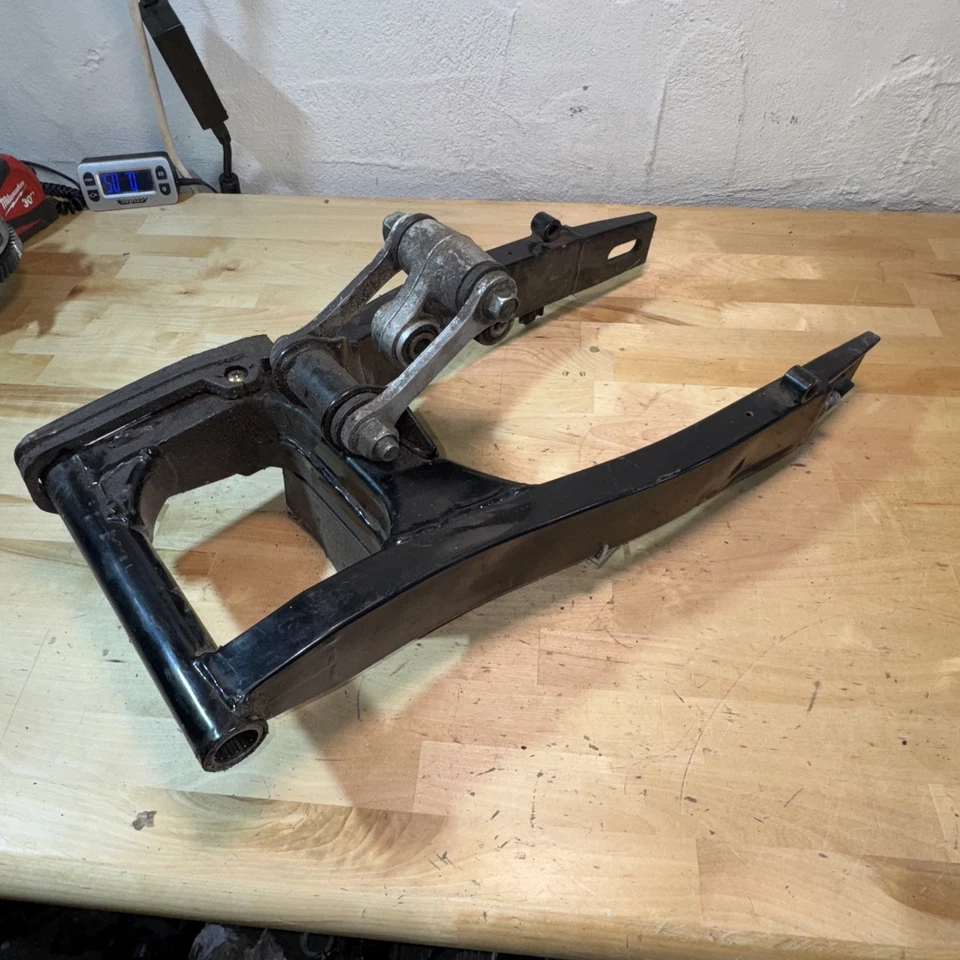 Hyosung GT650 2013 basculante trasero suspensión trasera brazo oscilante GT 650 13 abolladuras Foto 1 de 4