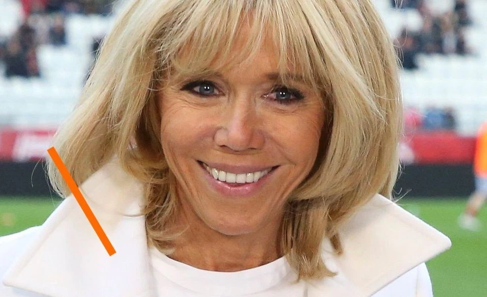 Photo taille au choix BRIGITTE MACRON (134) - Photo 1/1