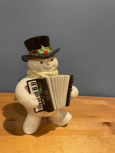 Lenox 2018 Snowy Akkordeonist Schneemann 6,5 Zoll SKU 877597 - Bild 1 von 4