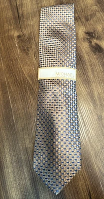 Corbata de seda Michael Kors plateada/marrón geométrica para hombre 57 pulgadas hexagonal vinculada Foto 1 de 3