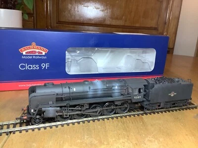 Bachmann 32-858 BR Black L/Crest 2-10-0 9F Class 92189 Weathered  dcc fitted - Image 1 of 4