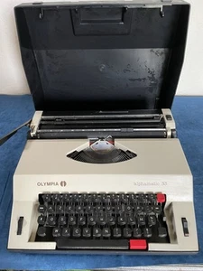 Machine à écrire vintage Olympia alphamatic 33 - Photo 1/7