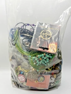 Bolsa de agarre de 6,5 lb joyería moderna y patrimonial misteriosa artesanía o desgaste - Imagen 1 de 5