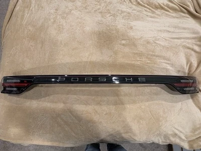 2019-2023 Porsche Cayenne 9Y0 Trunk Lid Rear Center Tail Light LED Lamp OEM - Изображение 1 из 4