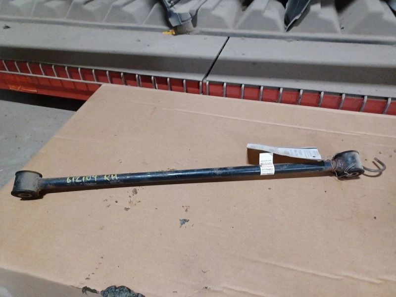 2005-09 Buick LaCrosse LOWER CONTROL ARM RE CROSSMEMBER TO KNUCKLE FORWARD Foto 1 de 1