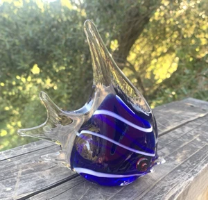 Studio Art Glas Engel Fisch Kobaltblau Weiß Streifen Figur Briefbeschwerer - Bild 1 von 7