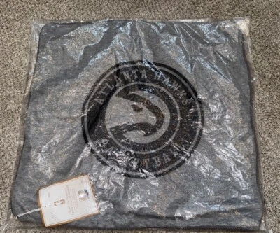 Funda de almohada gris nueva con etiquetas Pottery Barn Teen NBA Atlanta Hawks Foto 1 de 4