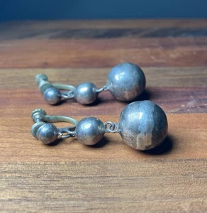 Pendientes colgantes vintage estilo perlas navajo 3 cuentas * Tornillo trasero - Imagen 1 de 7