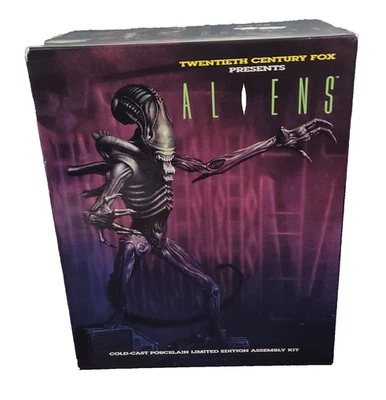 DARK HORSE ALIENS COLD CAST PORCELAIN LTD EDITION MODEL KIT NIOB - Image 1 of 4