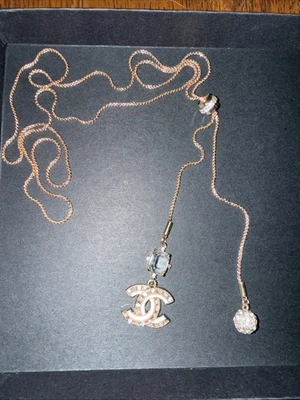 Chanel Collar Largo Colgante Marca Coco CC Foto 1 de 4