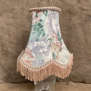Vintage Lampenschirm mit gewelltem Blumen - Landhausstil - Bild 1 von 9