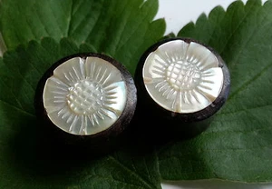 Pair Organic MOP Floral Flower Mother of Pearl Sono Wood Ear Plugs Tunnel Gauges - Picture 1 of 4